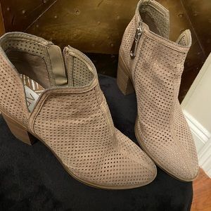 DOLCE VITA TAN BOOTIES - Size 8